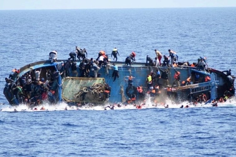 Akdeniz a&ccedil;ıklarında facia! 91 g&ouml;&ccedil;men kurtarıldı, 2 &ouml;l&uuml;