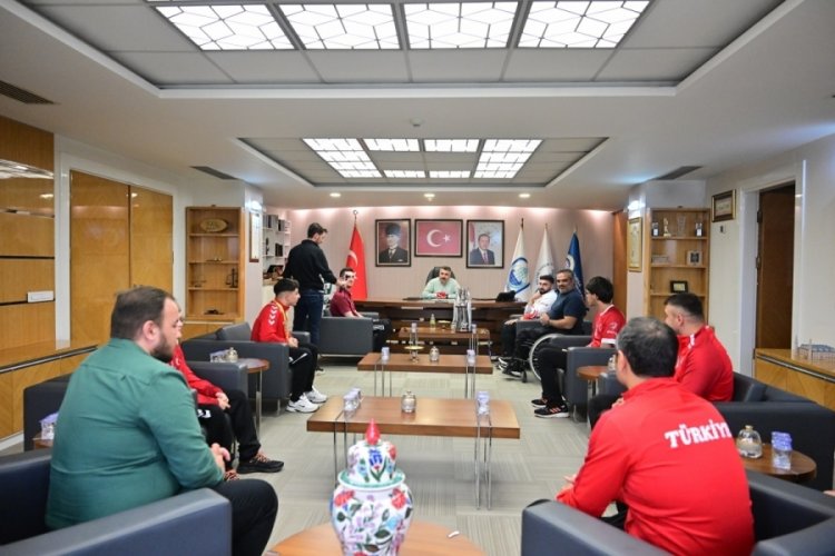 Başkan Yılmaz şampiyonları ağırladı