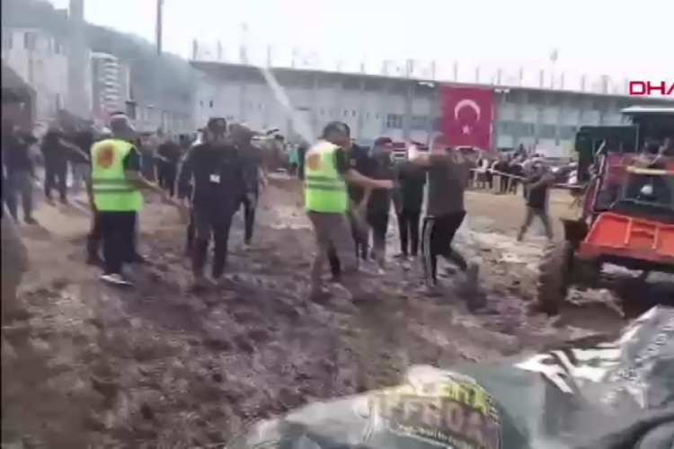 Off-road aracının takla atıp bitiş balonunu devirdiği anlar kamerada
