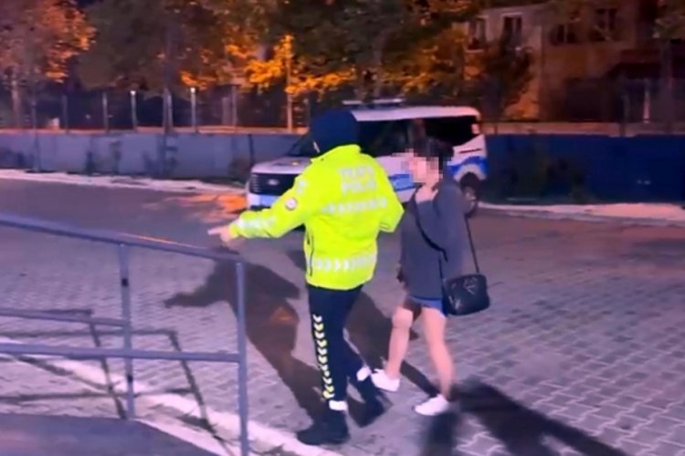 3.51 promil alkoll&uuml; s&uuml;r&uuml;c&uuml; karşı şeride ge&ccedil;ip, kaza yaptı