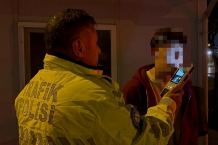 Kaza yapan alkoll&uuml; s&uuml;r&uuml;c&uuml; polise: "Beni alın bırakmayın"