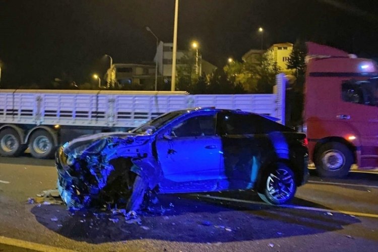Otomobiliyle seyir halindeyken kalp krizi ge&ccedil;iren s&uuml;r&uuml;c&uuml; &ouml;ld&uuml;