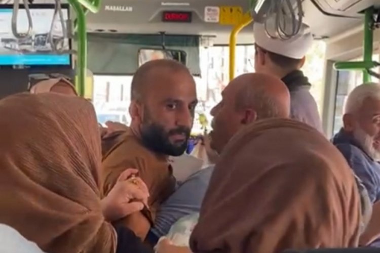 Balat'ta kart basmadığı otob&uuml;s&uuml;n şof&ouml;r&uuml;n&uuml; yumrukladı