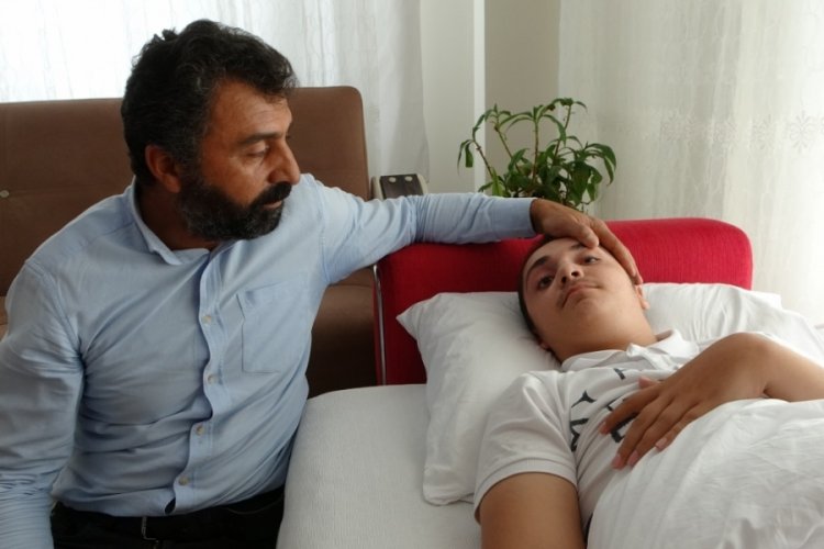 Depremde dili boğazına ka&ccedil;mıştı: Yaşam m&uuml;cadelesi s&uuml;r&uuml;yor