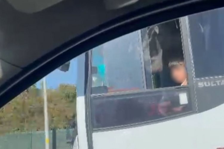 &Ccedil;ocuk yaşta yolcu otob&uuml;s&uuml; ile trafiğe &ccedil;ıktı!