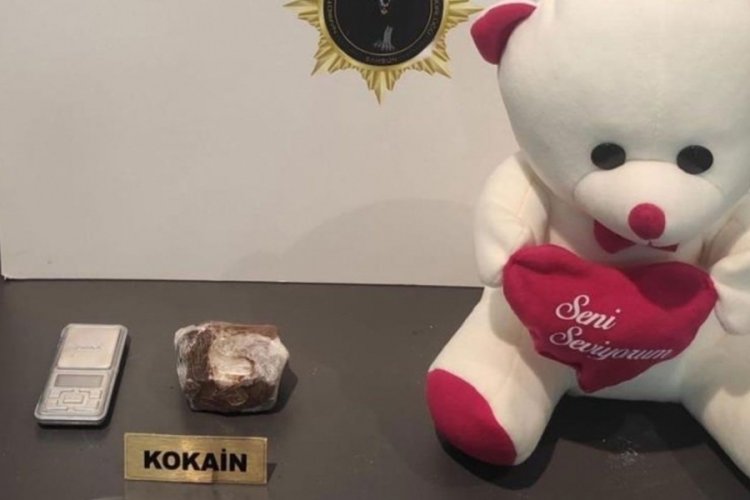 Oyuncak ayının i&ccedil;inden uyuşturucu &ccedil;ıktı