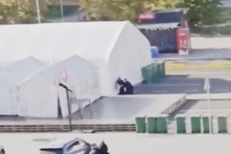 Belgrad'da parlamento &ouml;n&uuml;nde silahlı saldırı: 1 yaralı