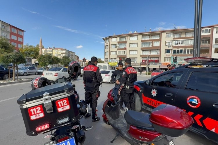 Ehliyetsiz arkadaşına motosikleti verdi, "Bir s&uuml;r&uuml; cezam var" diye polise yalvardı