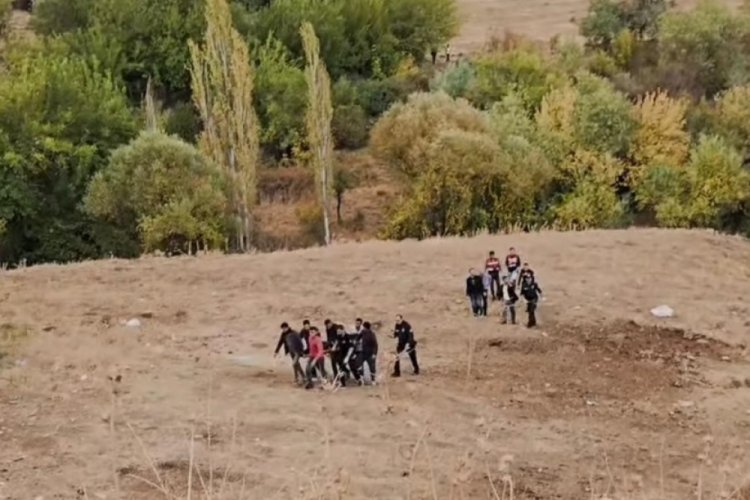 Tarlada ağaca asılı erkek cesedi bulundu!
