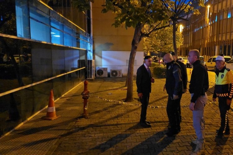 Hastane &ouml;n&uuml;nde kendini vuran şahıs yaşamını yitirdi!