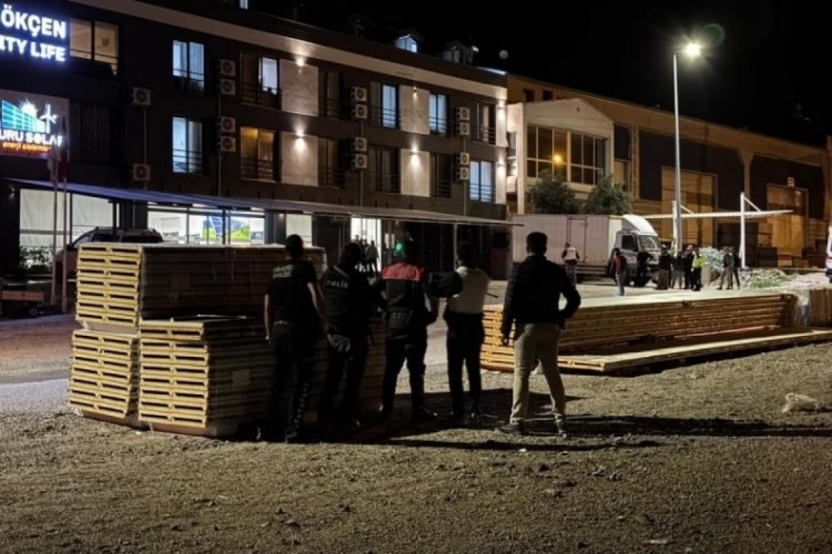 Polise ateş a&ccedil;an iki zanlı tutuklandı