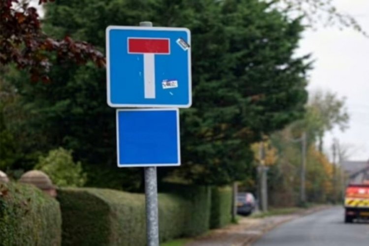 Bir anda trafik levhaları değişti: Kimse anlamını bilmiyor