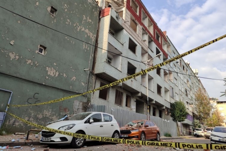 Balkon &ccedil;&ouml;kt&uuml;! Felaketin eşiğinden d&ouml;n&uuml;ld&uuml;...