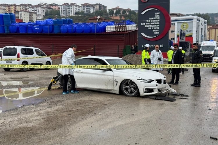 Feci kazada &ouml;ğrenci yaşamını yitirdi, 2 kişi yaralandı