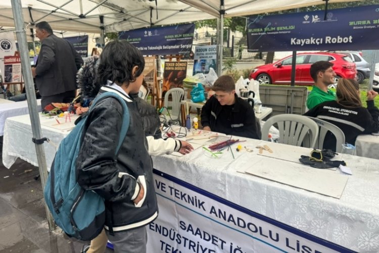 Bursa'da bilim dolu başlangı&ccedil;! &Ouml;ğrencilerden yoğun ilgi...