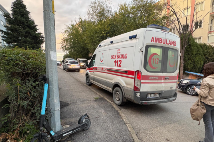Bursa'da scooter kazası! Hastaneye kaldırıldı...