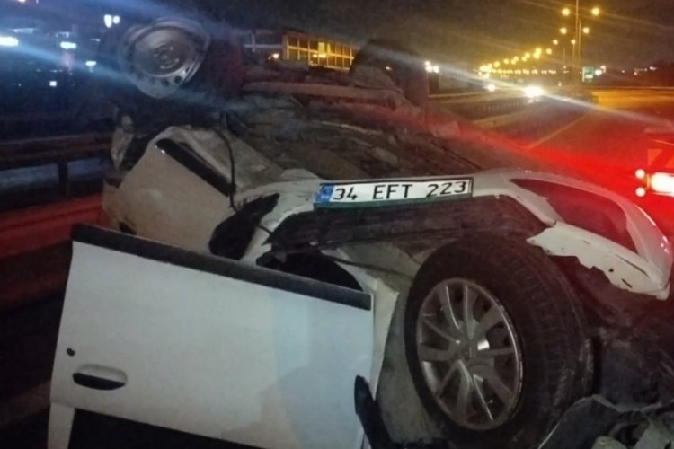 Arkadan &ccedil;arptığı otomobil takla attı: 4 yaralı