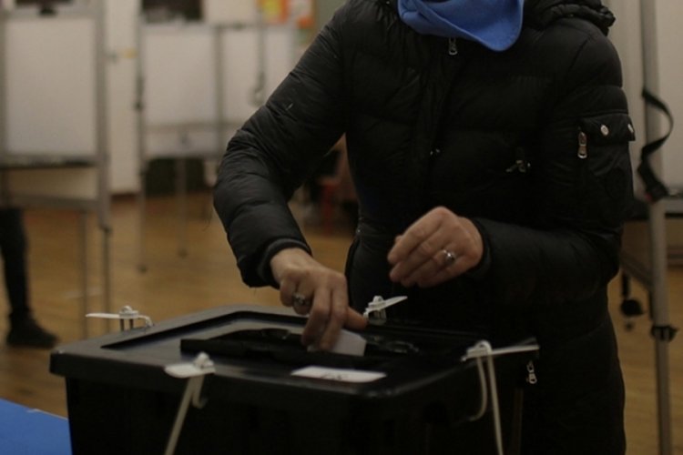 İrlanda yeni cumhurbaşkanını se&ccedil;mek i&ccedil;in sandık başında