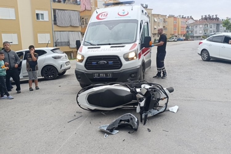 Motosiklet ile otomobil &ccedil;arpıştı: 1 yaralı