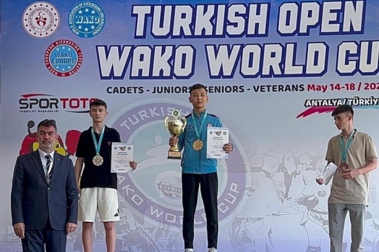 Bursa'daki liseden d&uuml;nya şampiyonluğu