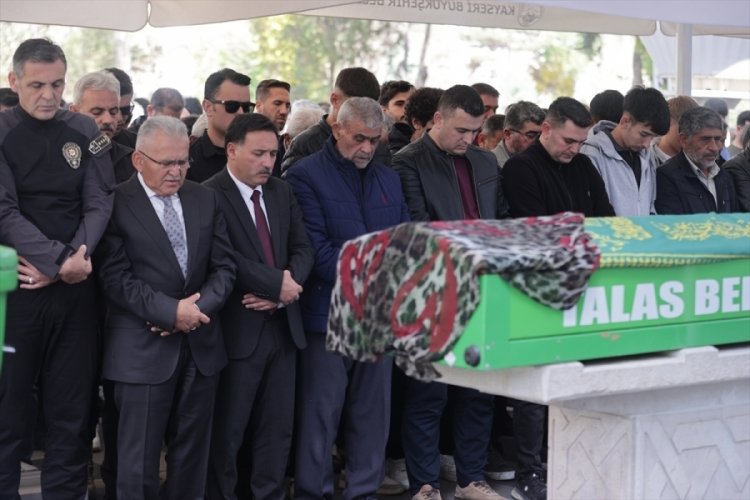 Eski eşi tarafından &ouml;ld&uuml;r&uuml;len &ouml;ğrenci toprağa verildi