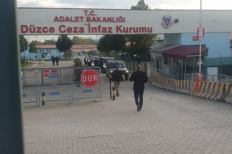 CHP lideri &Ouml;zel, İBB Medya A.Ş. Başkanı T&uuml;rker'i cezaevinde ziyaret etti