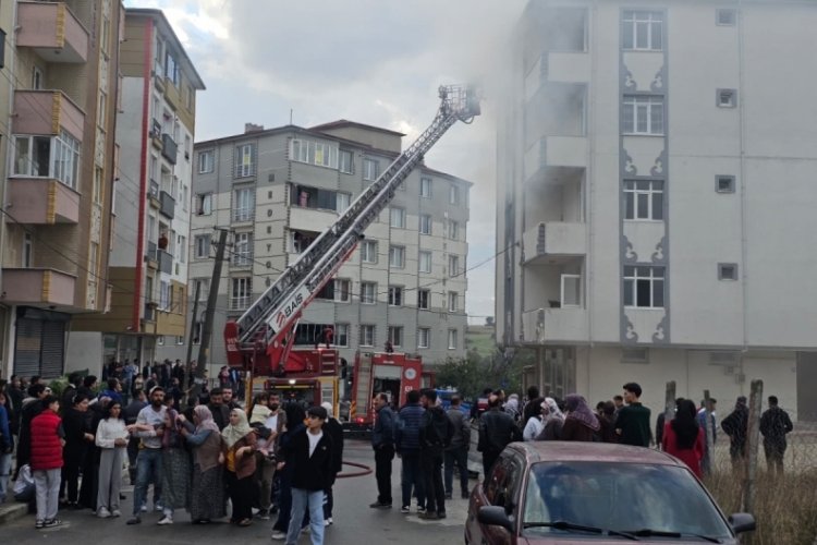 Tekirdağ'da bir apartmanın &uuml;st katında &ccedil;ıkan yangın s&ouml;nd&uuml;r&uuml;ld&uuml;