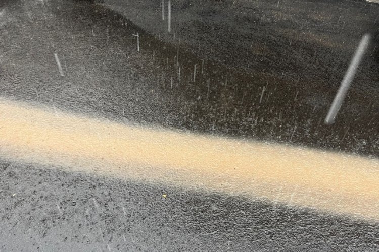 Bursa'da sokaklar dereye d&ouml;nd&uuml;! "M&uuml;mk&uuml;nse evden &ccedil;ıkmayın"