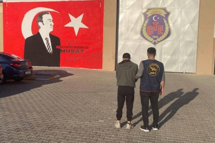 Hırsızlık su&ccedil;undan aranan şahıs yakalandı