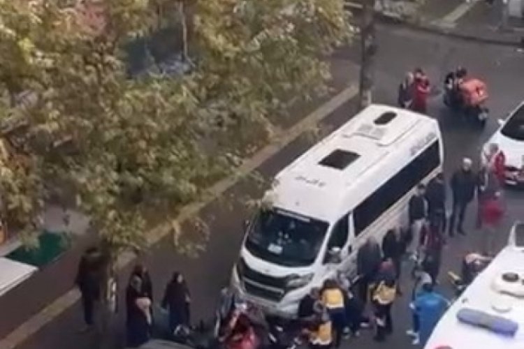 Bursa'da yağış kaza getirdi! Kurye dengesini kaybedip d&uuml;şt&uuml;