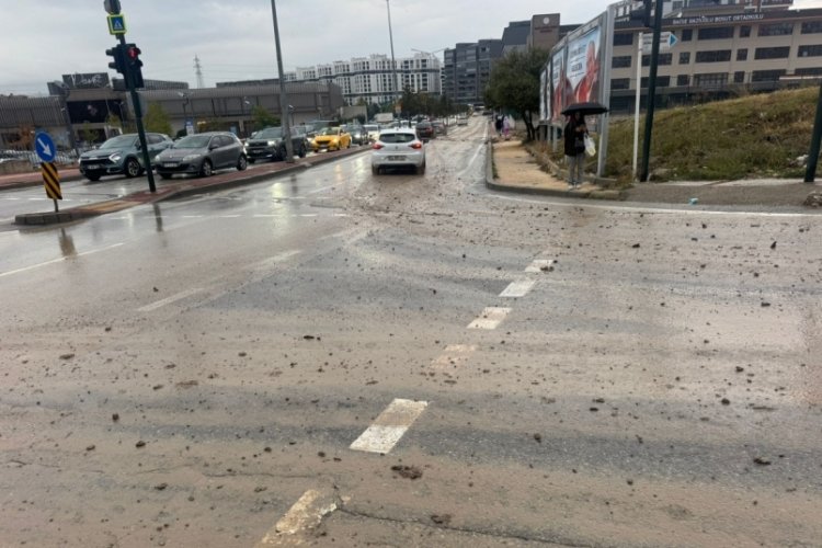 Bursa'da yağmur sonrası &ccedil;amur ve taş sorunu