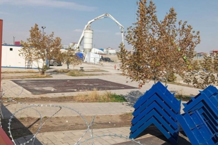 Şehir hastanesi inşaatında y&uuml;rekleri ağza getiren iş kazası!
