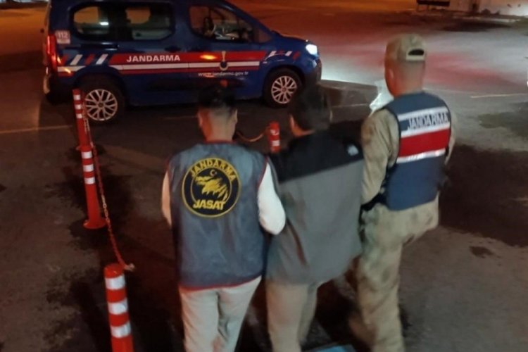 Jandarma araması olan şahsı yakaladı