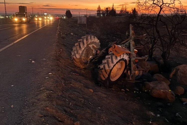 Trakt&ouml;r devrildi! Ağır yaralılar var...