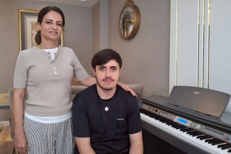 Bursa'da otizmli m&uuml;zik dahisi g&uuml;zel sanatlara hazırlanıyor