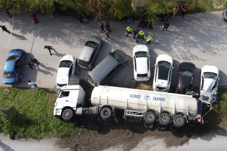 Yağ tankeri devrildi: 7 ara&ccedil; hasarlı