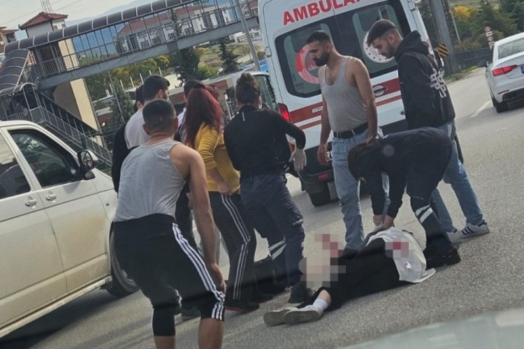 Kamyonete &ccedil;arpıp devrilen motosikletin s&uuml;r&uuml;c&uuml;s&uuml; yaşamını yitirdi