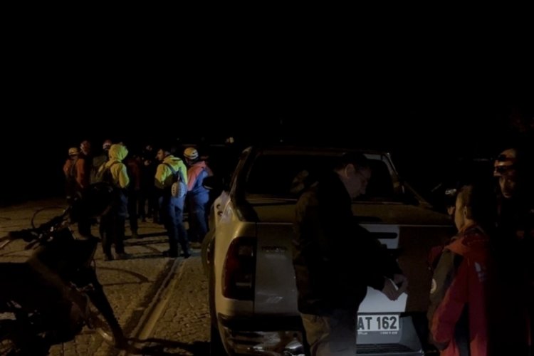 &Uuml;zerlerinde silah var diye farklı yoldan gittiler! Uludağ'da kayboldular...