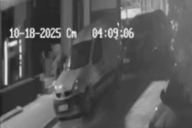 İş yerindeki kasayı a&ccedil;amayınca taşıyarak &ccedil;aldılar