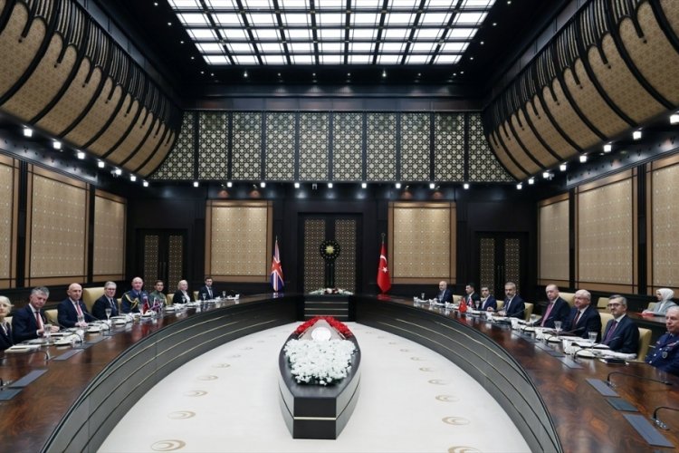 Cumhurbaşkanı Erdoğan, İngiltere Başbakanı Starmer'i resmi t&ouml;renle karşıladı