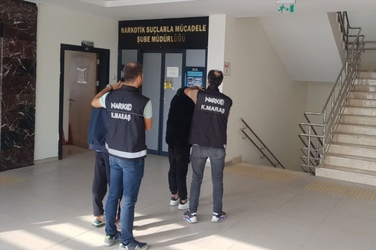 Kesinleşmiş hapis cezası bulunan 2 firari yakalandı