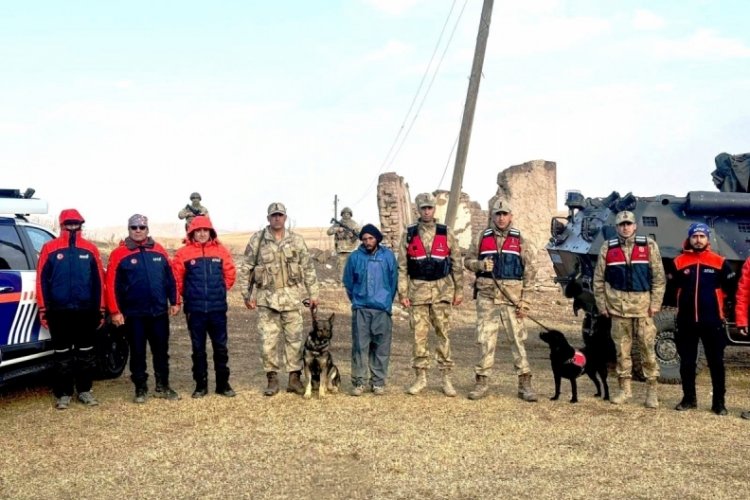 Jandarma, kayıp kişiyi iz takip k&ouml;pekleriyle buldu