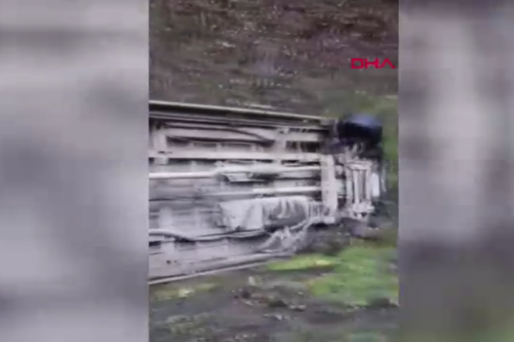 Bursa'da yağmur kazaya davetiye &ccedil;ıkardı!
