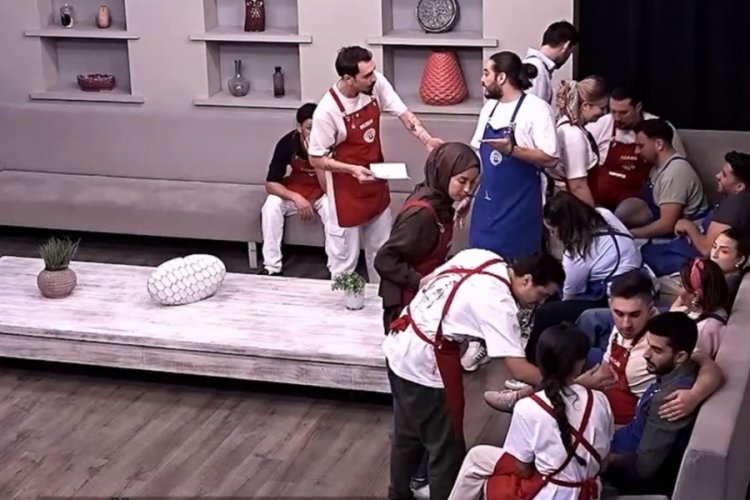 MasterChef'te tansiyon tavan yaptı! "Bir patlatırım, &ccedil;akarım seni yere!"