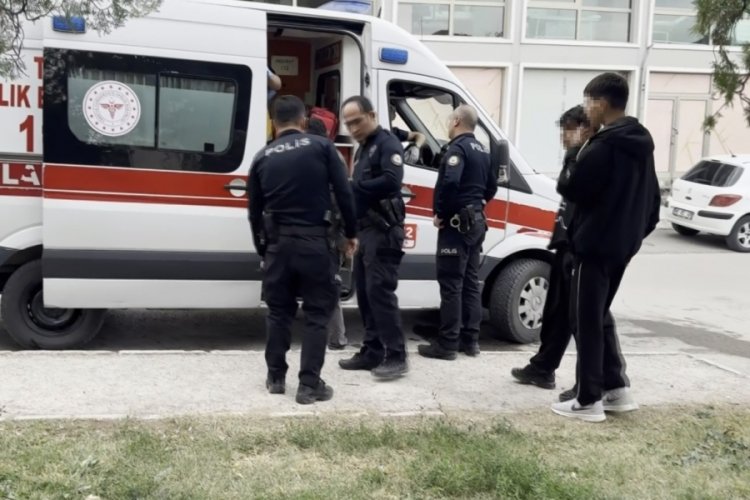 Okul &ccedil;ıkışı bı&ccedil;aklı kavga!