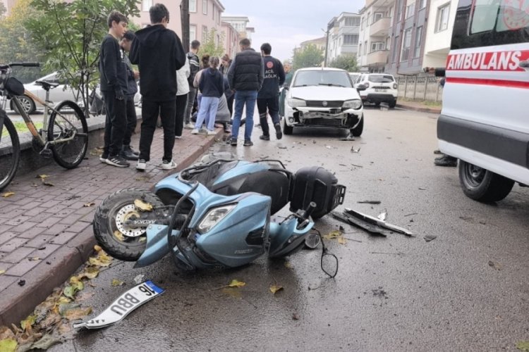 Bursa'da feci kaza! Motosiklet s&uuml;r&uuml;c&uuml;s&uuml; ağır yaralı...
