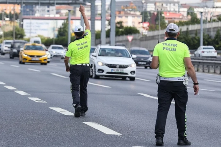 İstanbul ve Ankara'da bazı yollar trafiğe kapatıldı