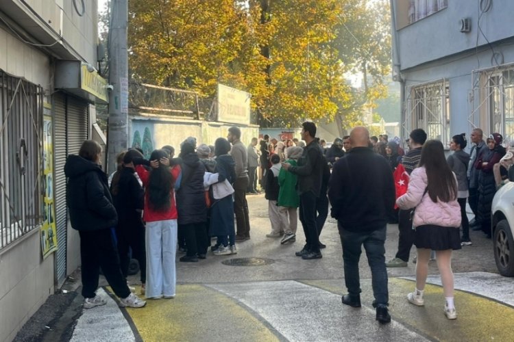 Bursa'da 29 Ekim coşkusu! Okul &ouml;nleri doldu taştı...