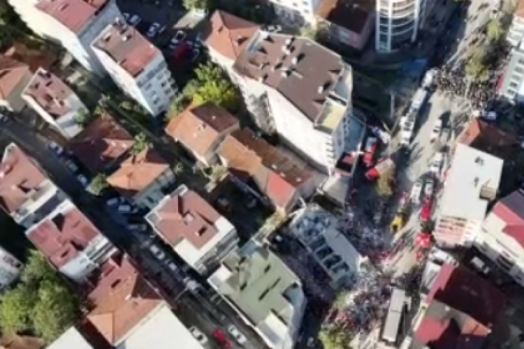 Kocaeli'de &ccedil;&ouml;ken bina b&ouml;yle g&ouml;r&uuml;nt&uuml;lendi
