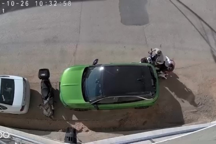 Bursa'da otomobile &ccedil;arptı: İşte b&ouml;yle ka&ccedil;tı!